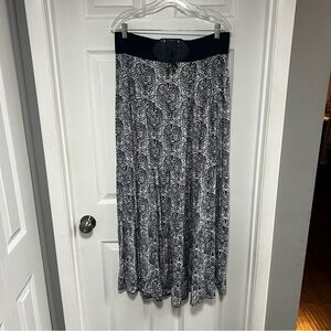 Elegant Blue and White Patterned Maxi Skirt Size L